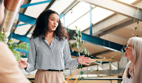 4 Ways Leaders and Managers Differ